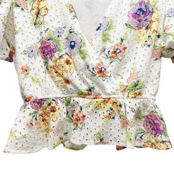 Wayf Top Floral Eyelet Wrap Front Puff Sleeve Cream Blouse Women’s Size Medium - Picture 4 of 10